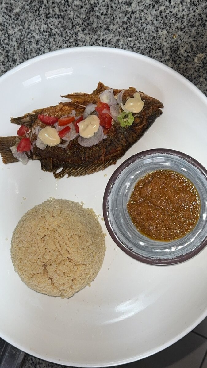 Plat de poisson frit exotique