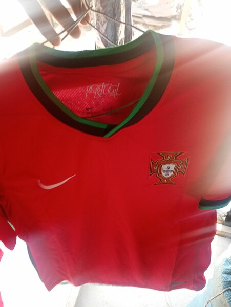 Maillot de football rouge