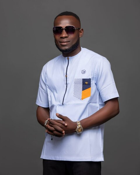 Chemise moderne blanche pour hommes