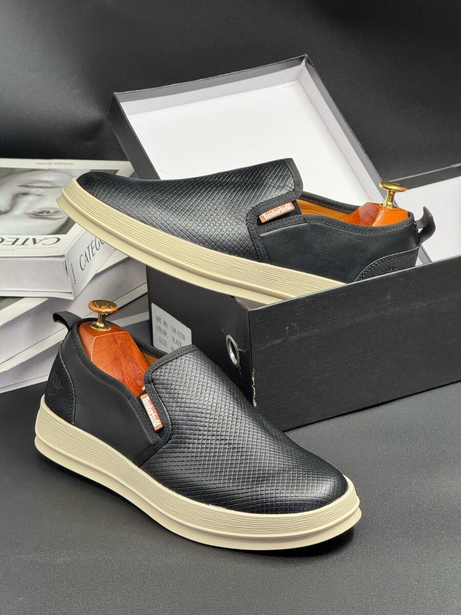 TIMBERLAND BLACK AND BEIGE