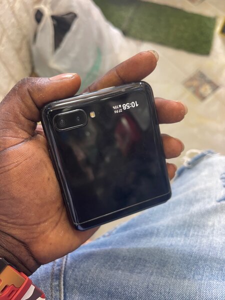 Samsung gallazy flip phone