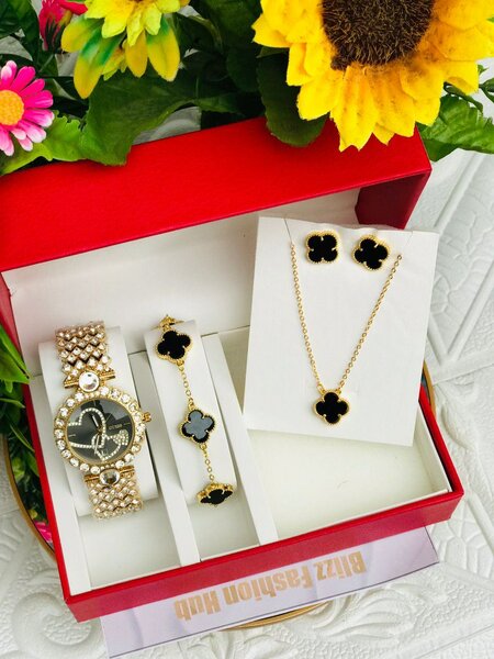 Van Clef Jewelry Set