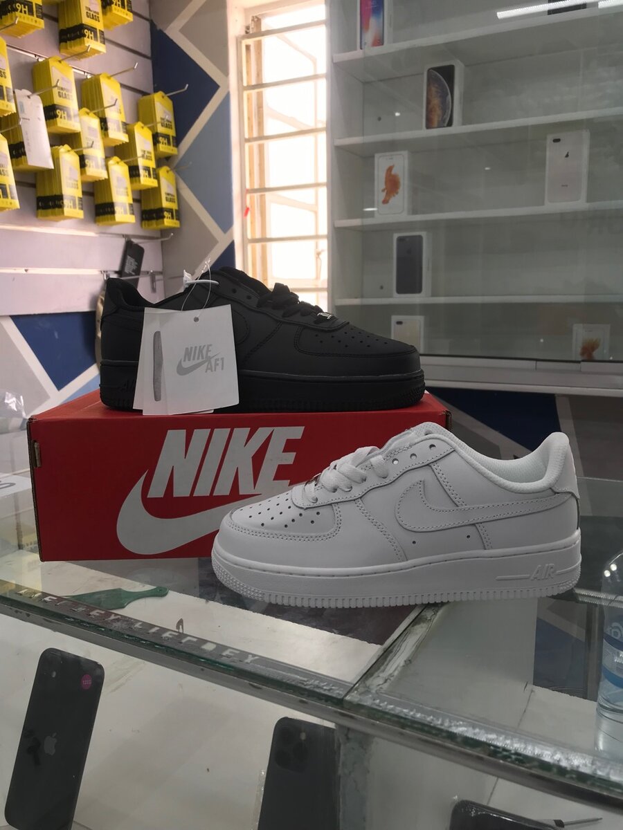 NikeAirforce Black and white