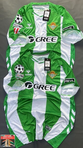 Maillot de football vert et blanc