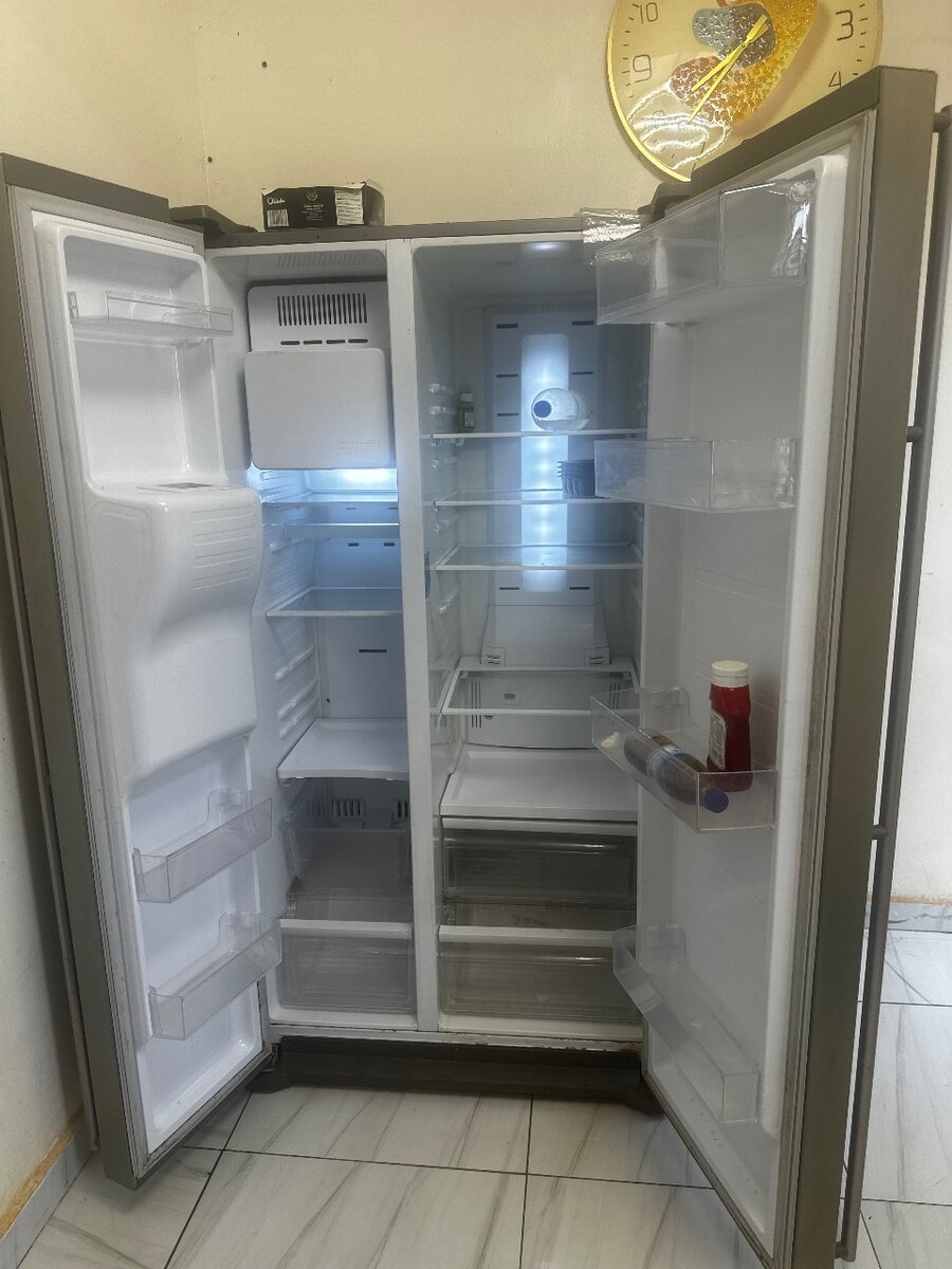 Réfrigérateur double porte moderne