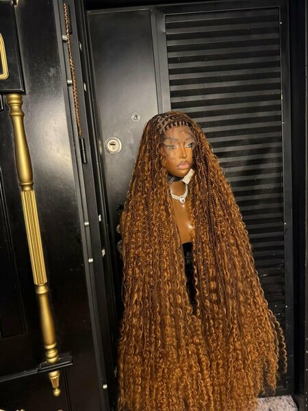 Perruque longue bouclée