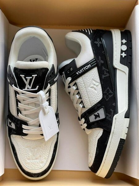 Baskets de luxe noires et blanches