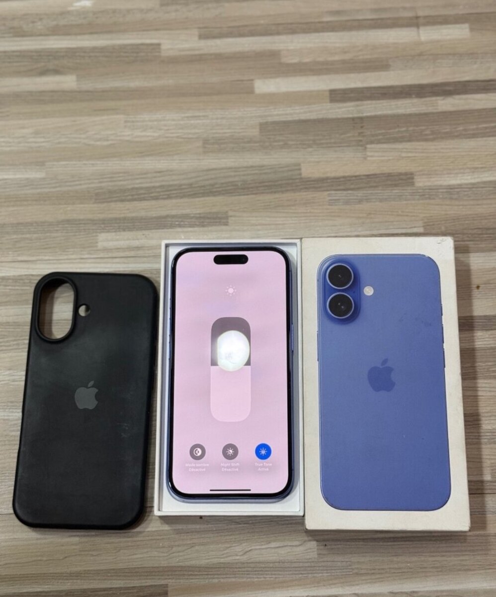 iPhone 16 Pro Bleu avec Coque