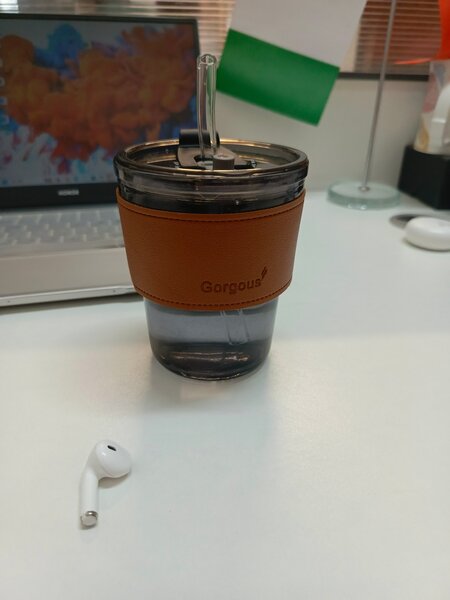 Mug en verre élégant avec pipette