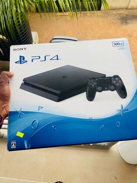 Ps4 slim almost new dm