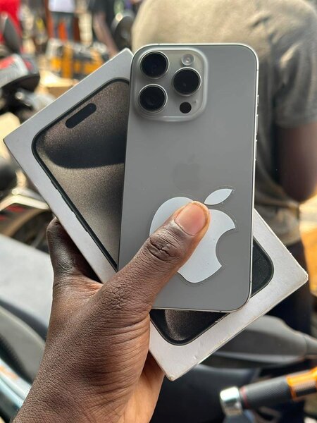 iPhone 15 pro 128G CE