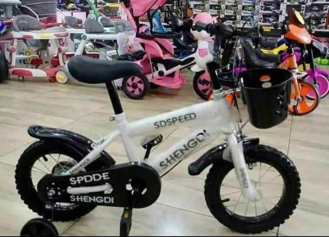 Vélo enfant sportif avec panier
