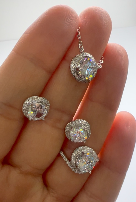 Изящный комплект