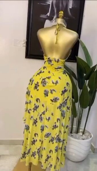 Robe longue jaune à fleurs