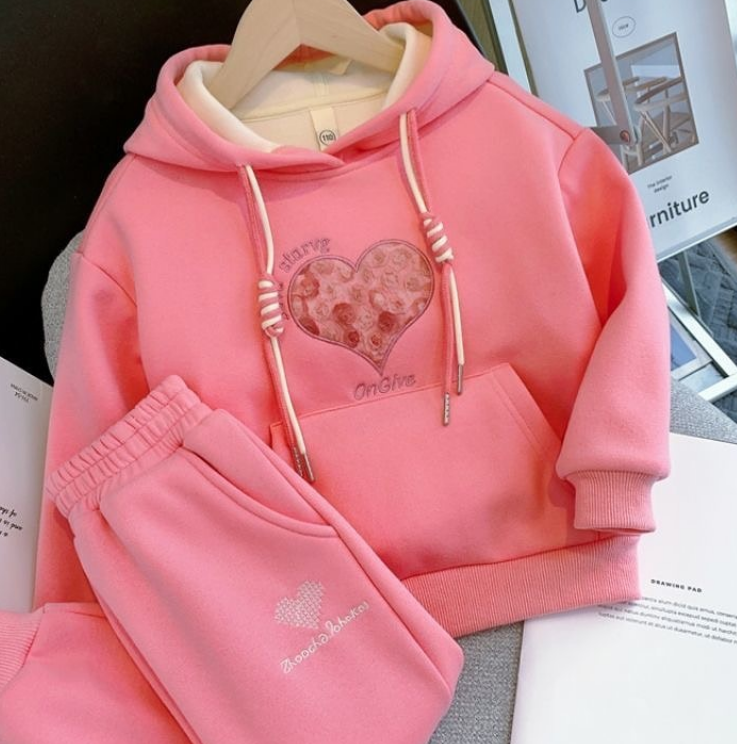 Дорогая, у меня для тебя отличное предложение! 💫 Теплая двойка с начесом для твоего малыша по -50% скидке – идеальный вариант на холодный сезон.