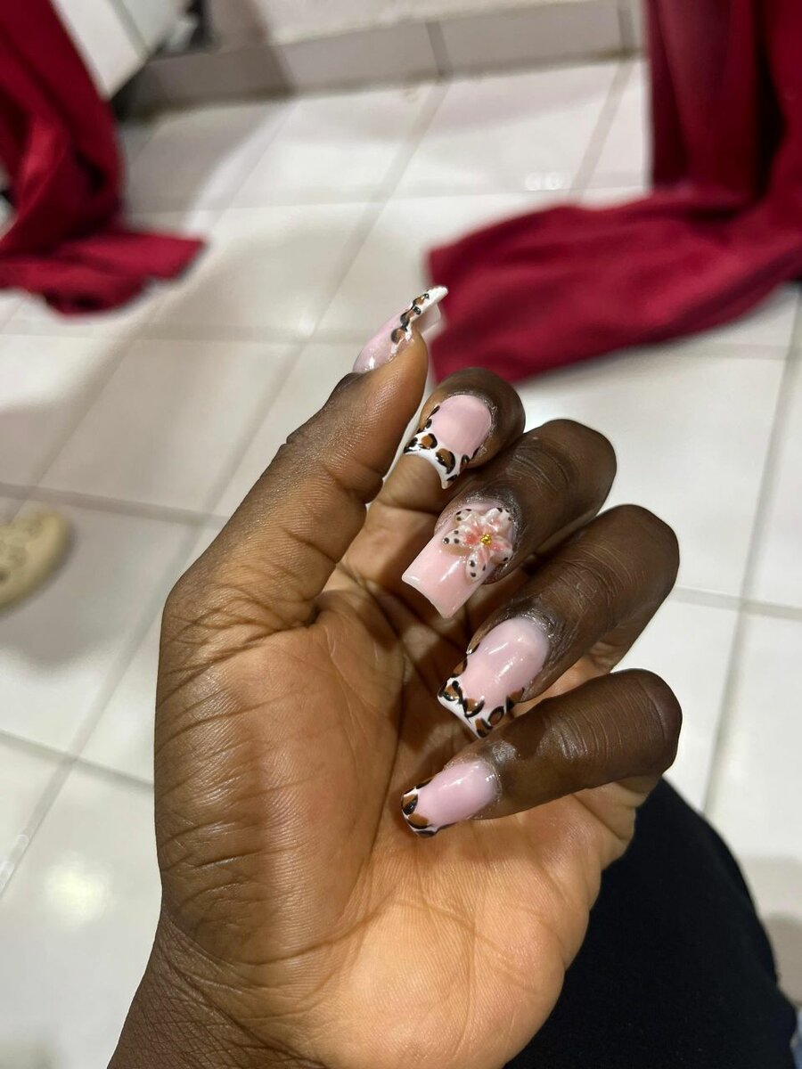 Ongles Acryliques Design Floral