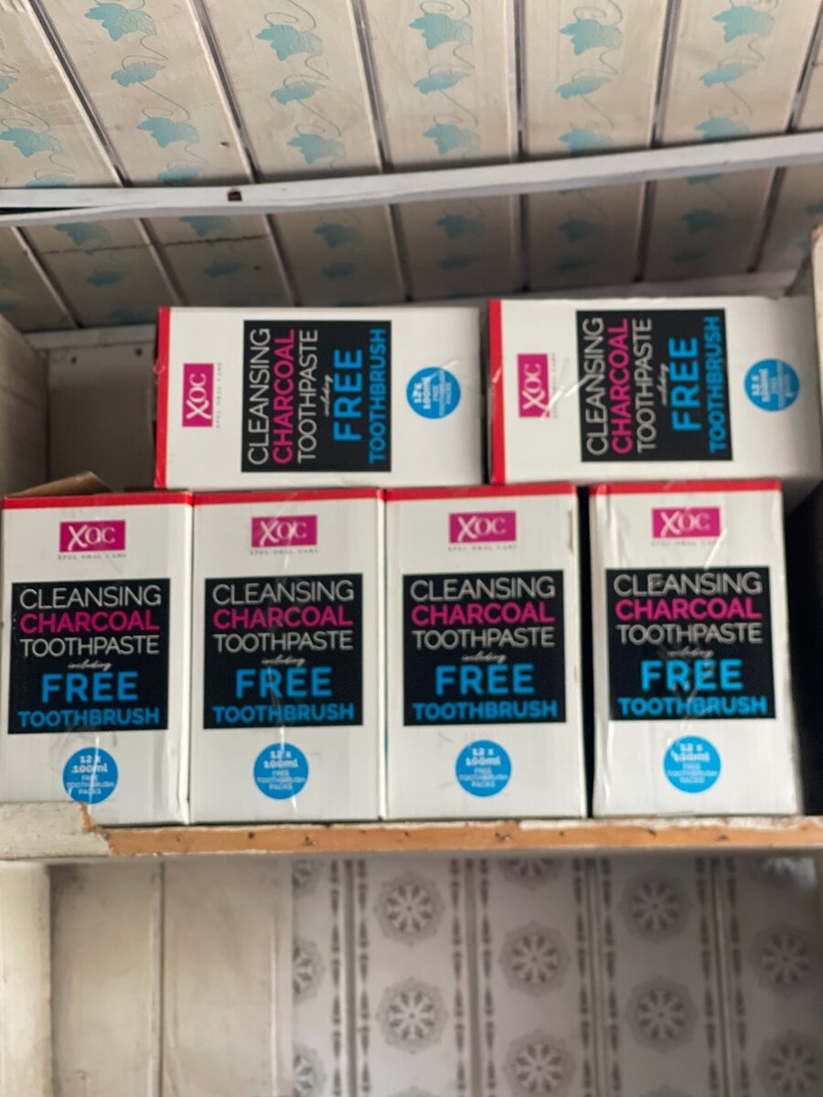 Cleansing charcoal toothpaste