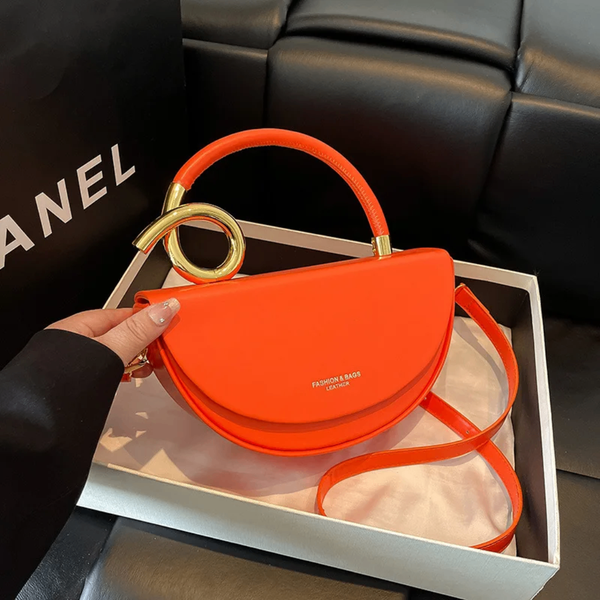 Sac à main demi-lune élégant