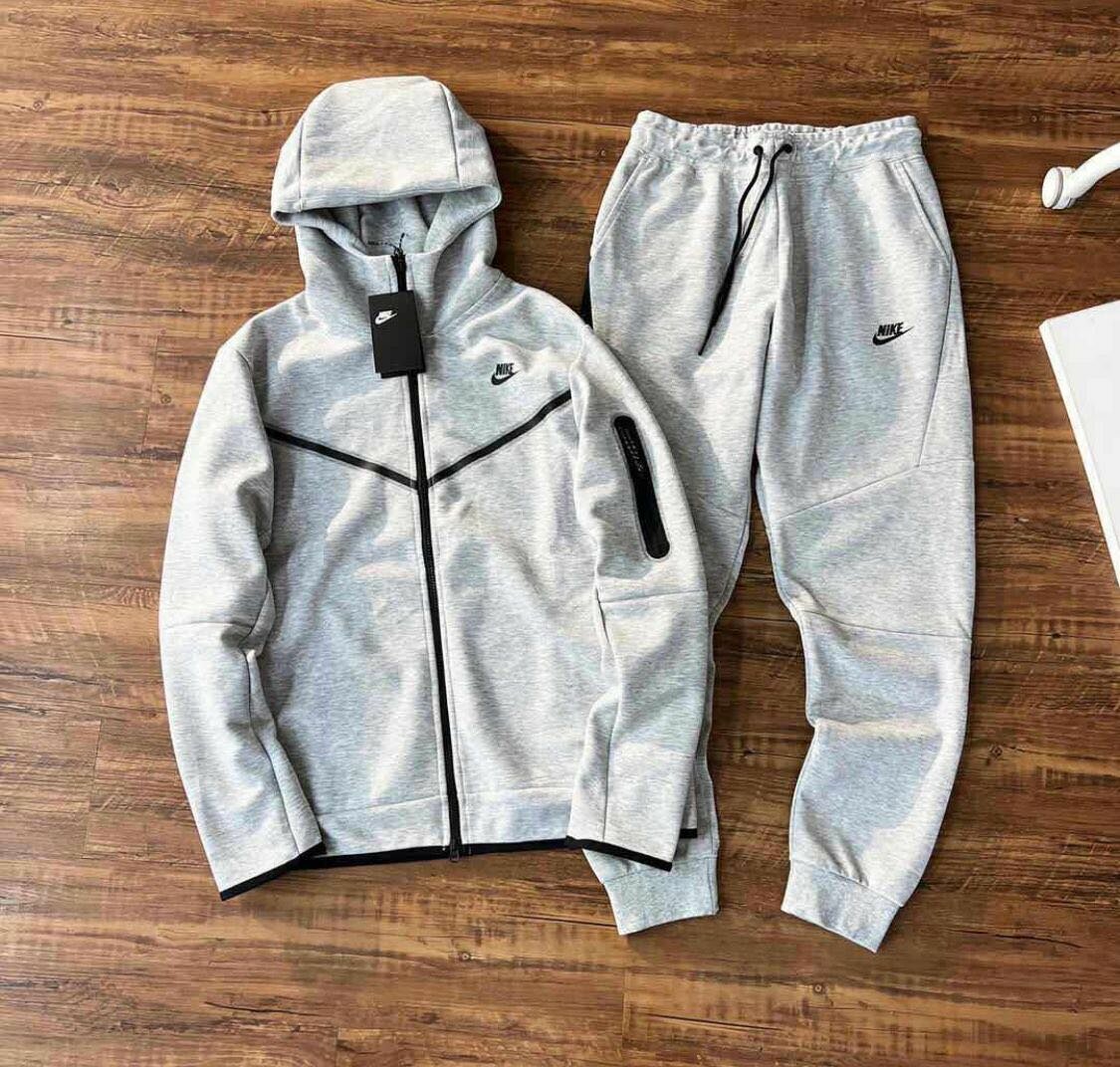 Timberland boots, Nike tech, Samba OGs