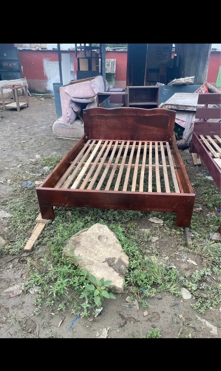 Lit en bois solide durable