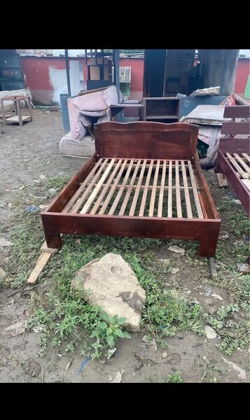 Lit en bois solide durable