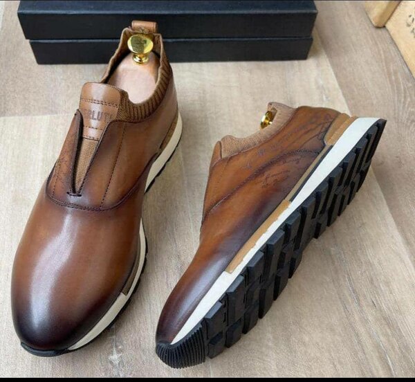 Chaussures élégantes en cuir marron