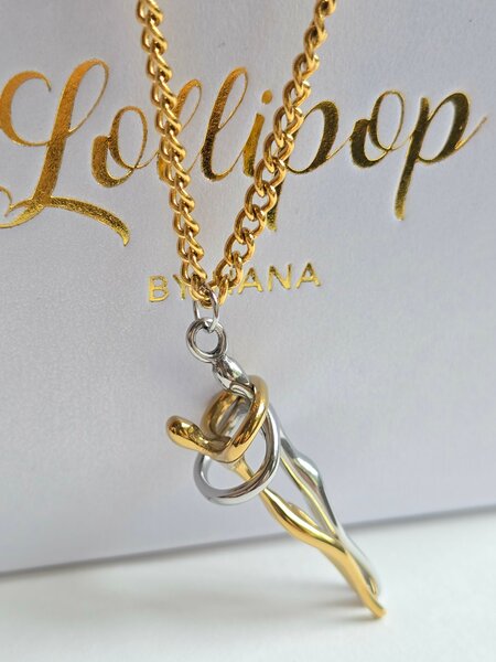 Elegant plaque or collier