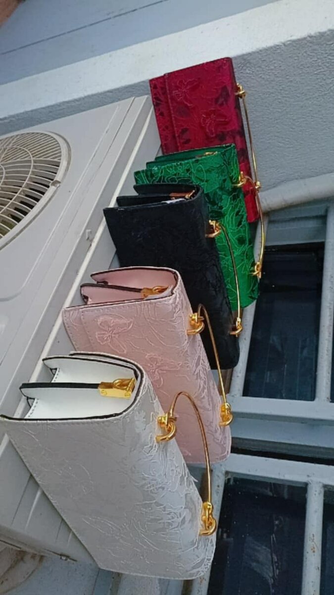 Sac à main élégant brodé