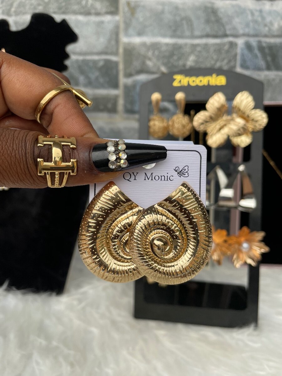 Boucles d'oreilles en or élégantes