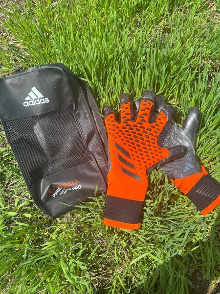 Вратарские перчатки 8 размер