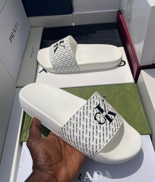 Claquettes de luxe modernes