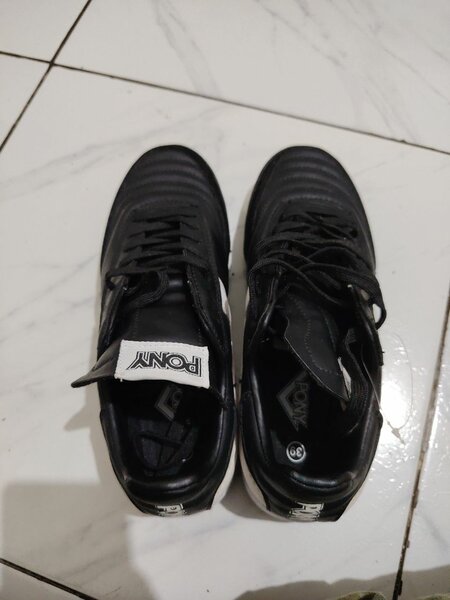 Chaussures de sport en cuir noir