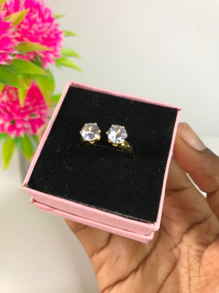 Necklaces, Bracelets, earrings, rings and gift packages