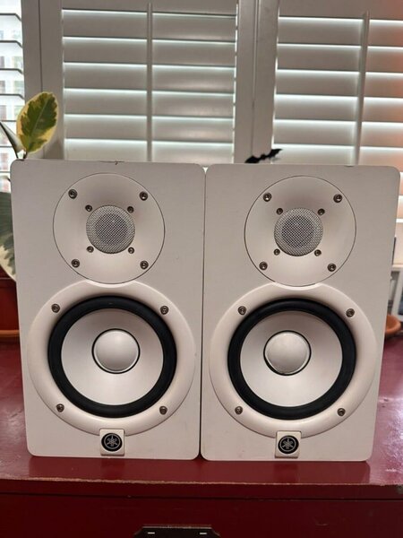Yamaha Hs 5 studio monitor