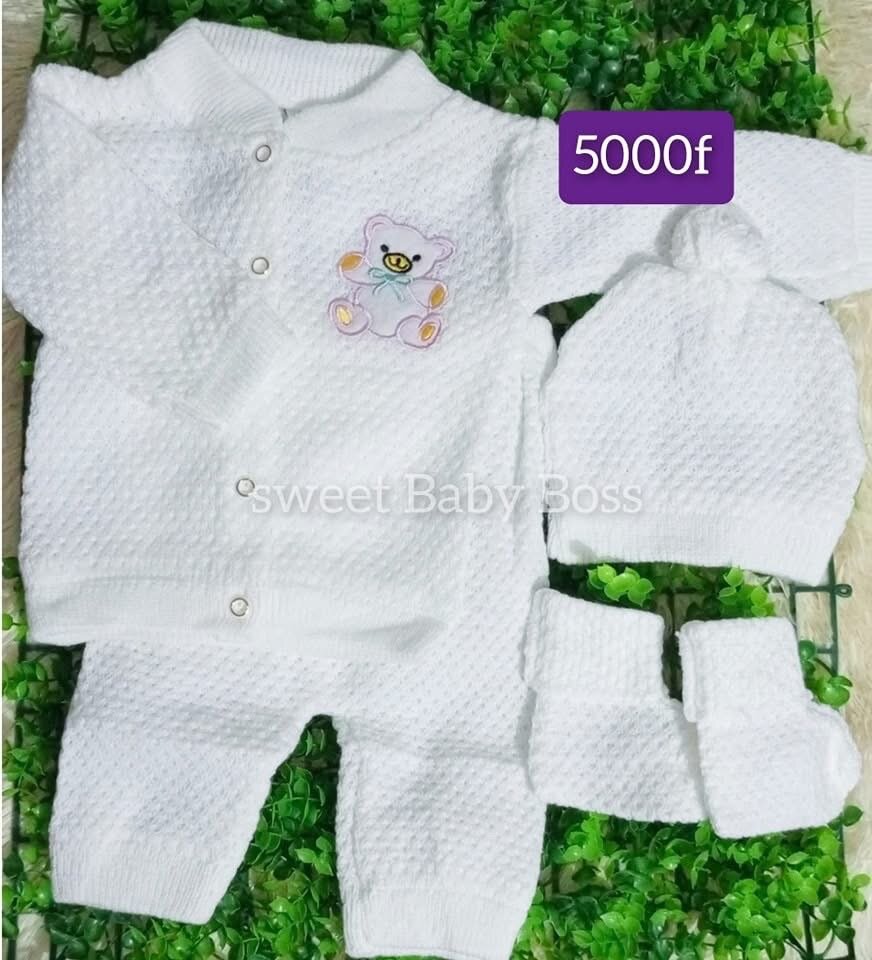 Ensemble bébé tricoté doux