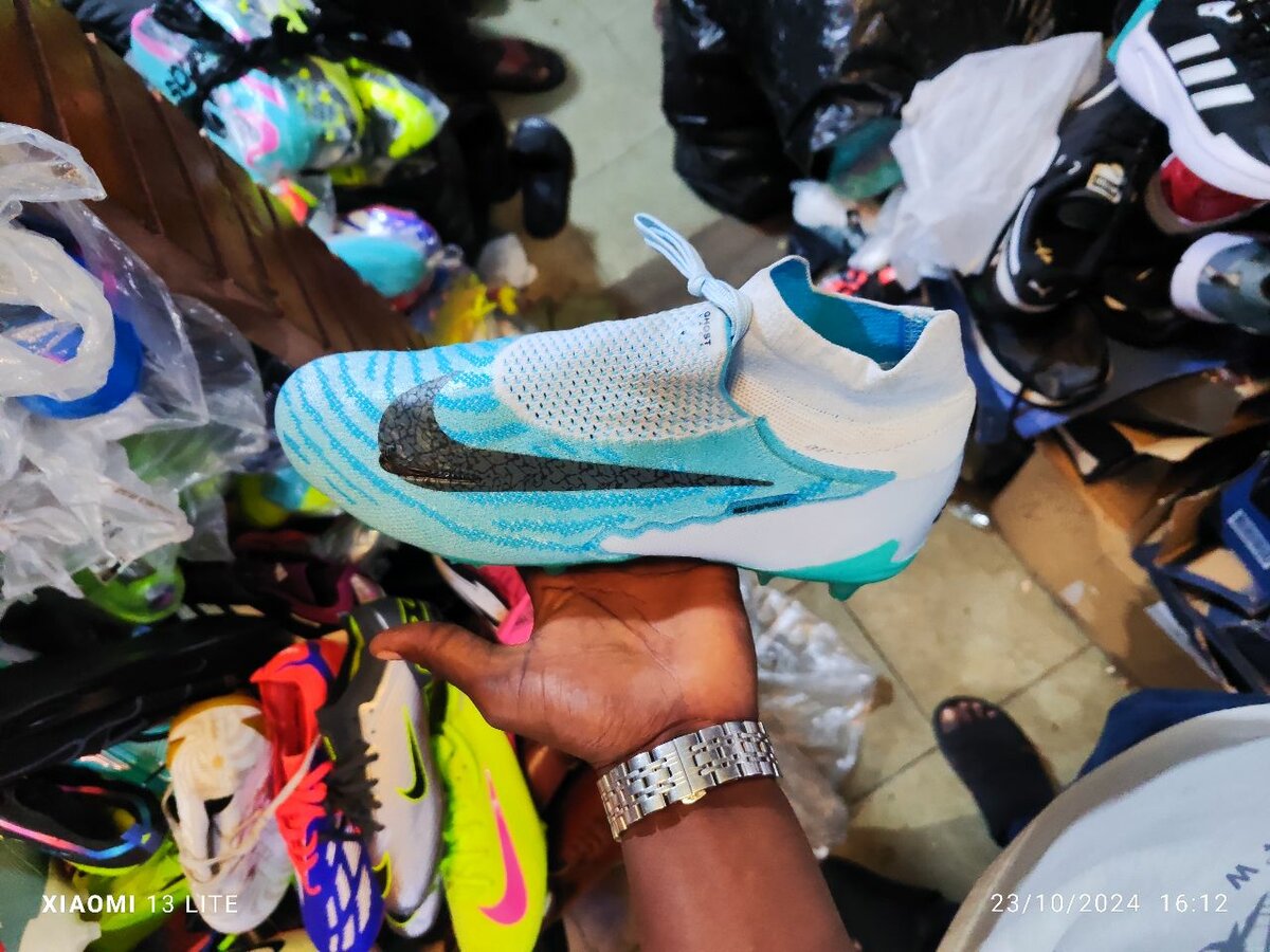 Paire de marque original NIKE et adidas