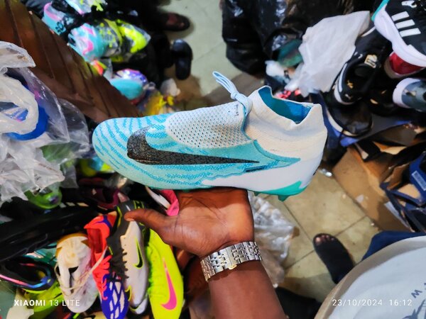 Paire de marque original NIKE et adidas