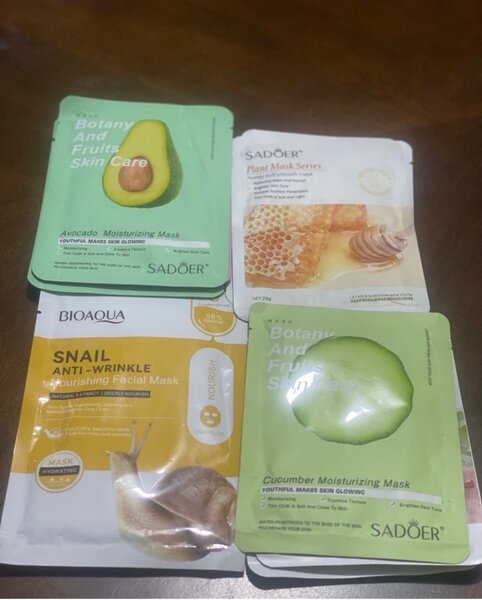 Moisturizing face mask