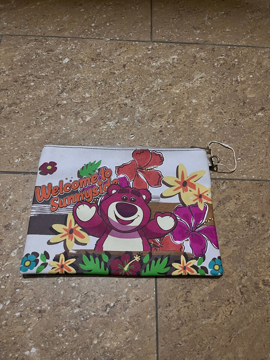 Pochette à motifs colorés