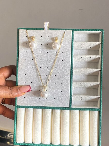 Elegant Pearl Necklace Set