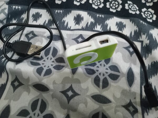 Mp3 player mini shuffle/ Orignal stereo with 32 gb sd card