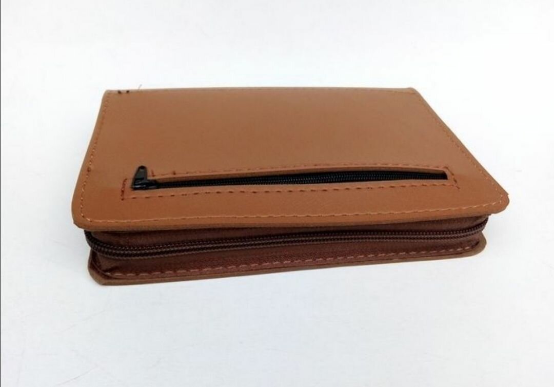 Sainte Bible avec couverture marron