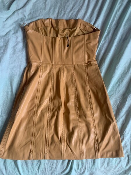 Robe bustier en cuir élégante