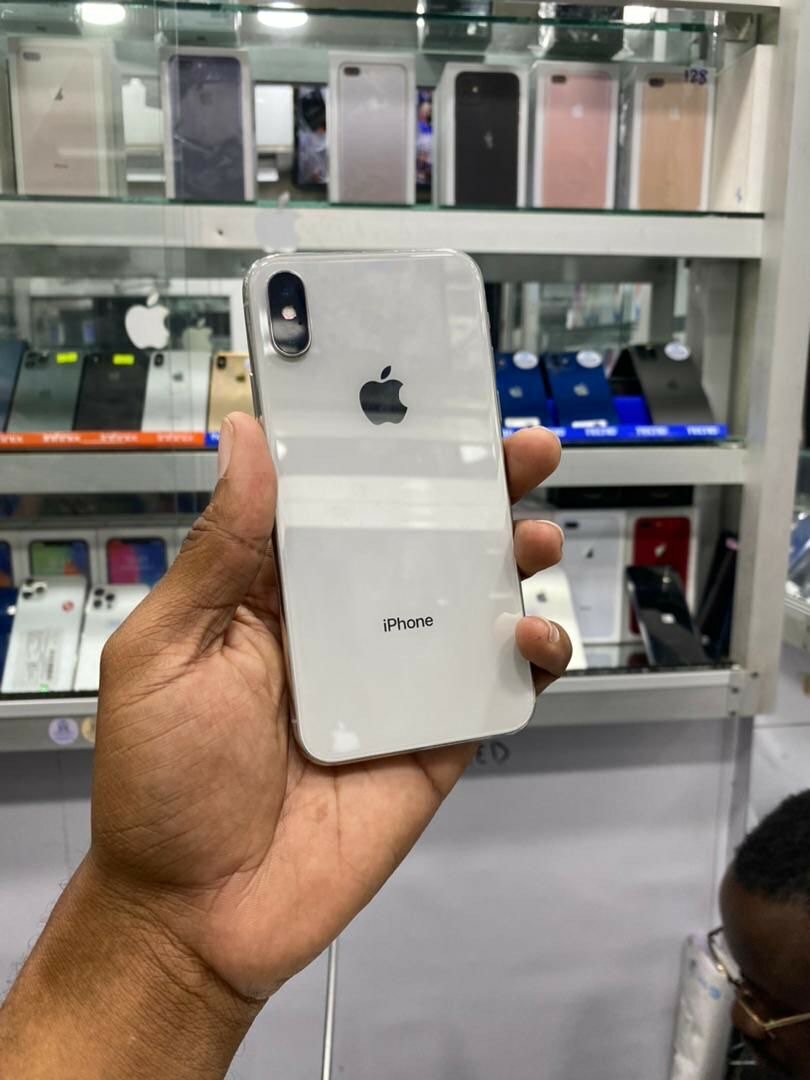 iPhone X 64go quasi neuf 70.000 Kao
