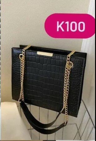Fashionable and high-quality women's handbag black