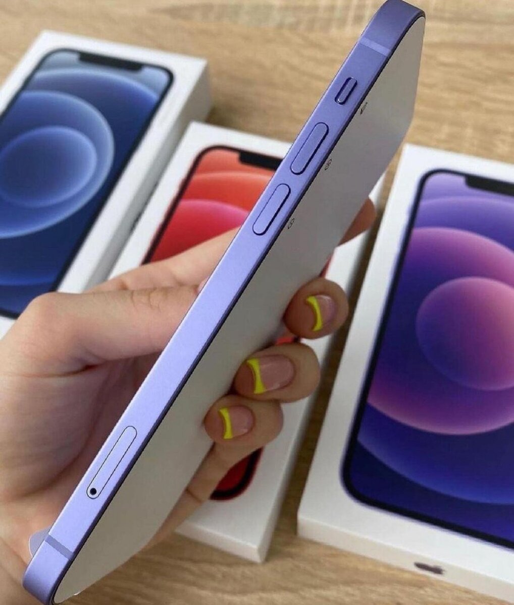 iPhone 12 modèle violet