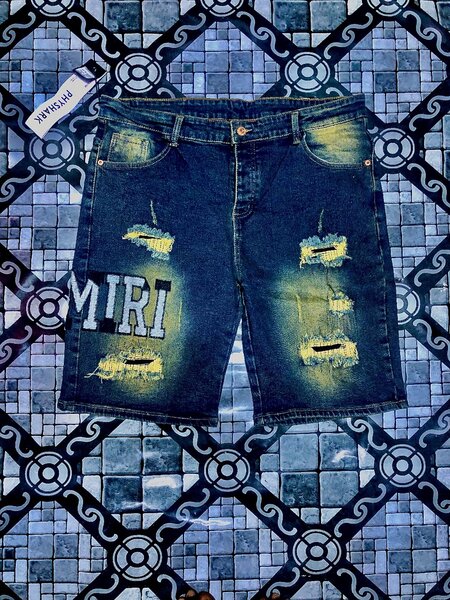 Shorts en jean déchiré homme