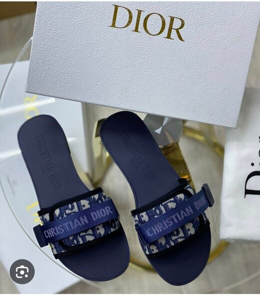 Ladies slippers