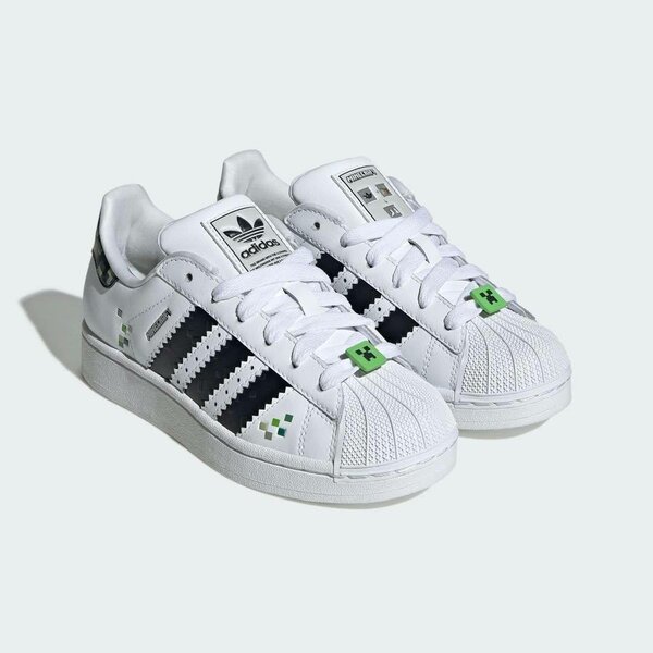 Sneakers blancs Adidas édition spéciale