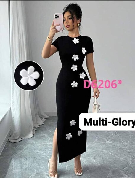 Robe noire à fleurs élégante